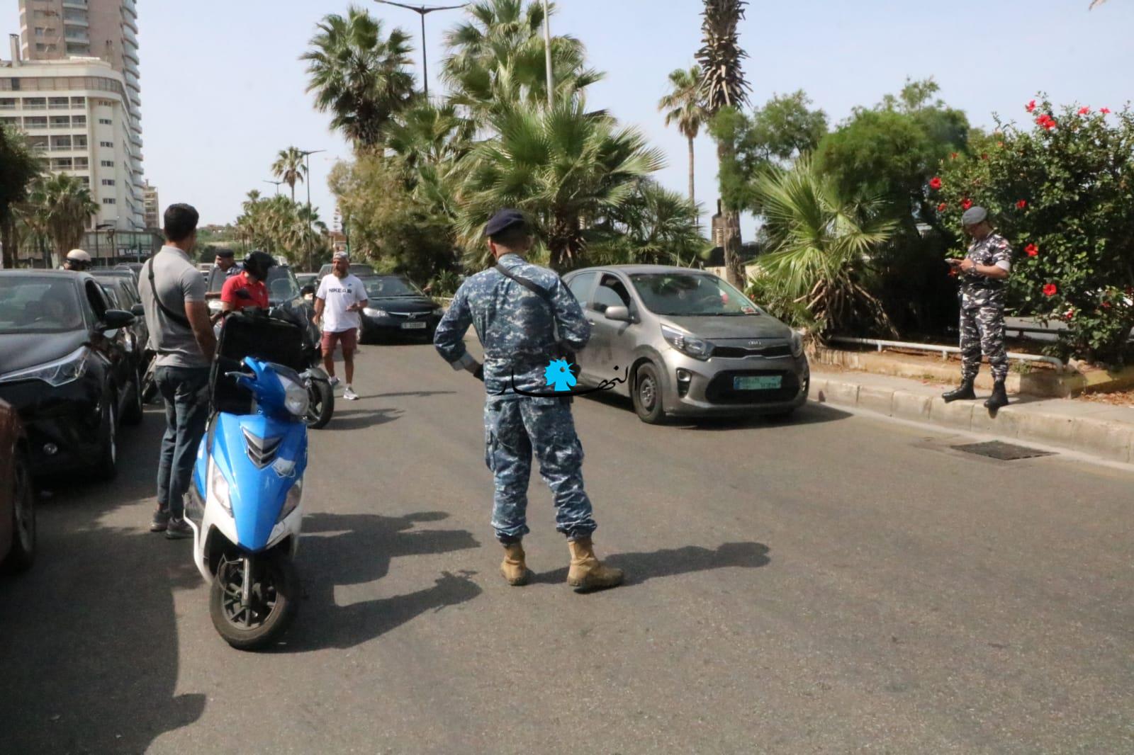 تراجع حركة إقامة الحواجز في بيروت وازدحام في مصلحة تسجيل السيارات (صور - فيديو)